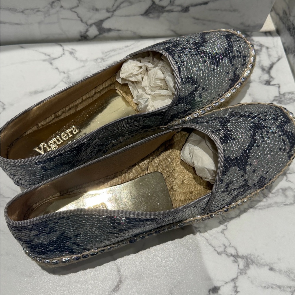 🌟3 X HOST PICK🌟Viguera Ladies Silver Iridescent Espadrille Flats Brand New NWT - Picture 2 of 13